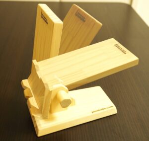 木製スマホスタンド 角度の変化