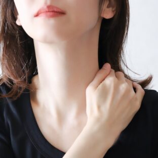 肩凝り、頭痛の方におすすめ:木製角度調整式スマホスタンド