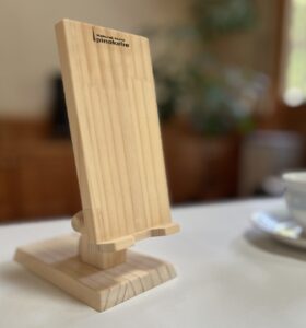 木製スマホスタンド