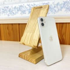 木製スマホスタンドでiPhoneをおしゃれに演出