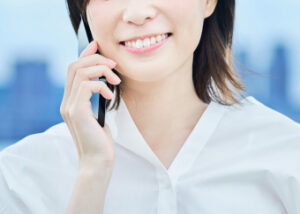 電話している女性