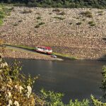 やんば湖に入水する前の水陸両用車