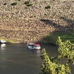 やんば湖を運航する水陸両用車