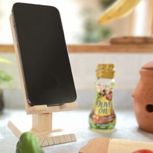 キッチンに最適な木製スマホスタンド