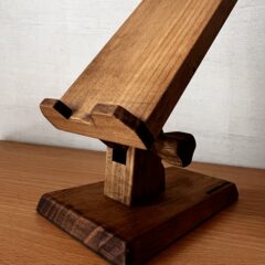 木製スマホスタンドが安定感バツグンな理由！